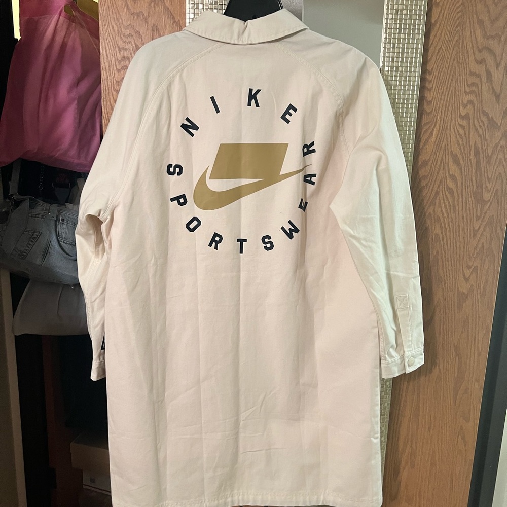 NIKE BEIGE/TAN LOOSE FIT OVER COAT/TRENCH COAT…SIZE LARGE… WOMEN… NEW WITH TAGS.